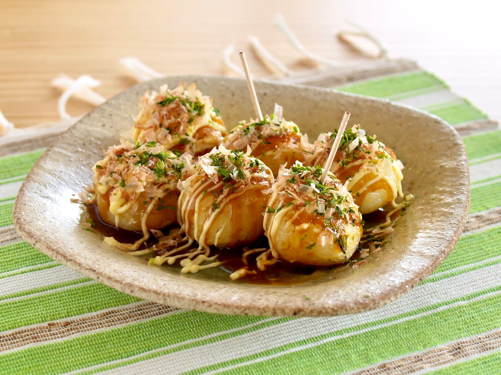 Takoyaki trở thành món ăn đường phố trứ danh của Nhật Bản