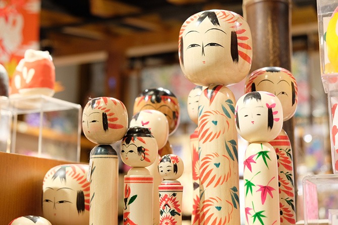 Búp bê gỗ Kokeshi Nhật Bản là gì? Ý nghĩa & văn hóa truyền thống