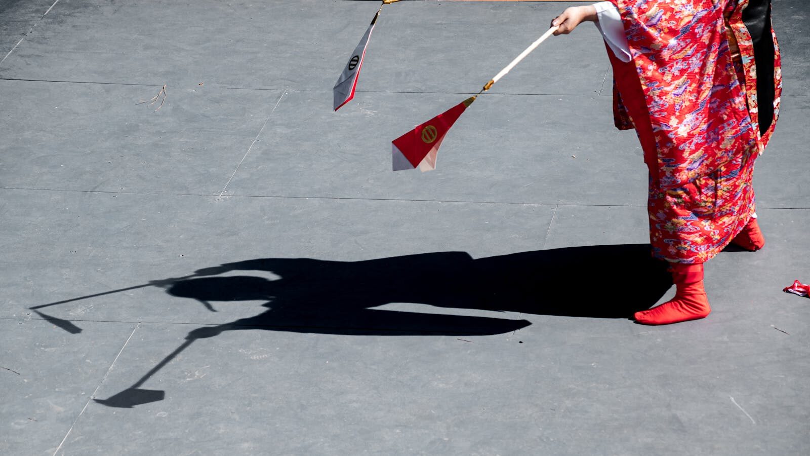 A captivating moment of a Japanese dance performance in Buenos Aires, showcasing traditional attire and graceful movements.