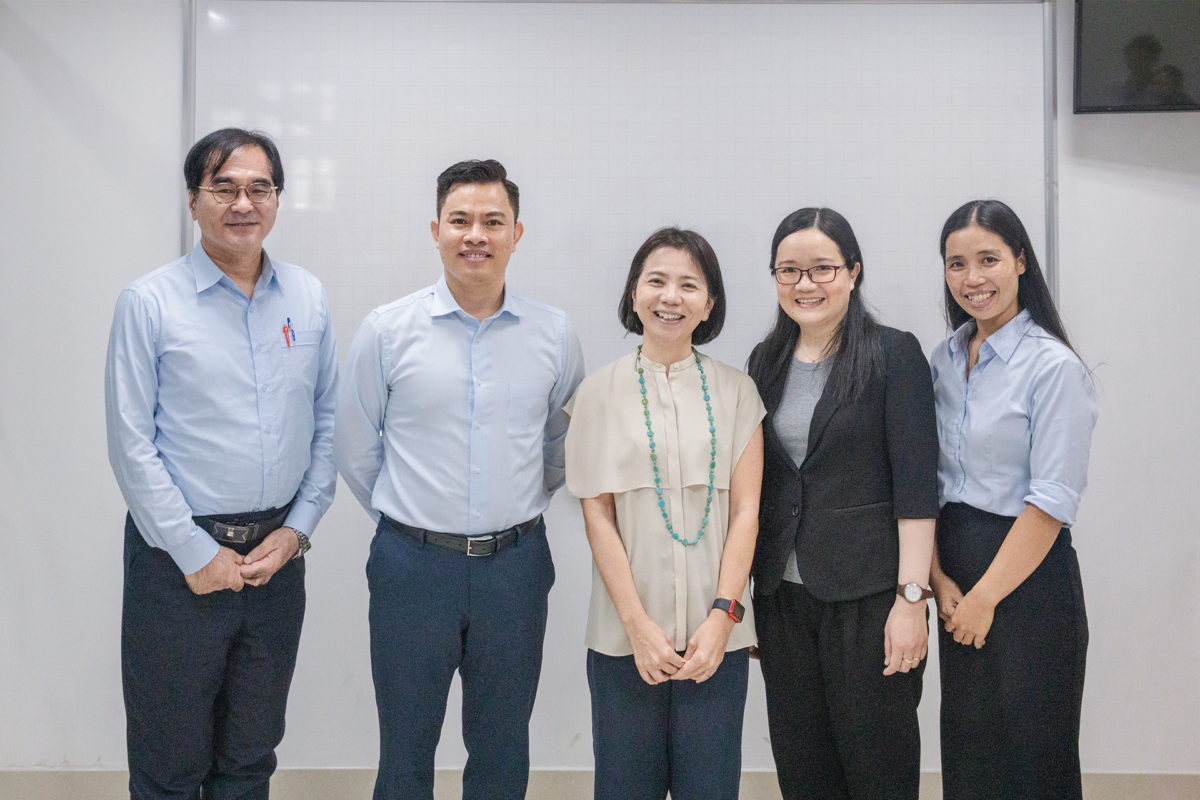 Đại diện Nhật Ngữ Tâm Việt và chuyên gia Japan Foundation