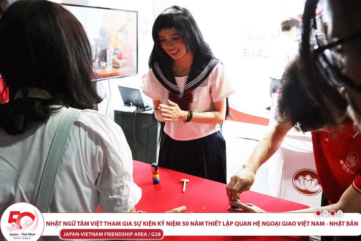 Trò chơi Daruma Otoshi cùng Kokochan tại gian hàng Nhật Ngữ Tâm Việt
