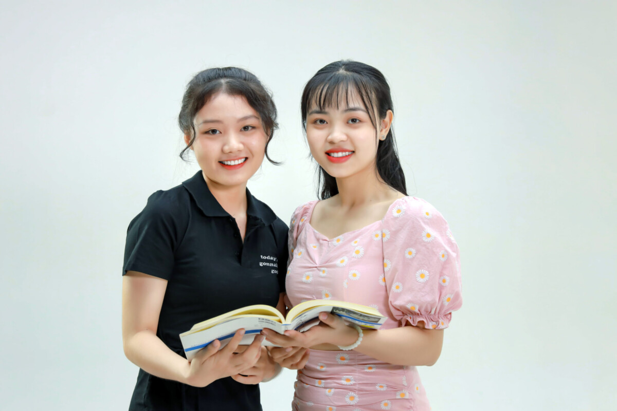 Trao học bổng Vươn Tầm Ước Mơ cho sinh viên Đại học Văn Hiến