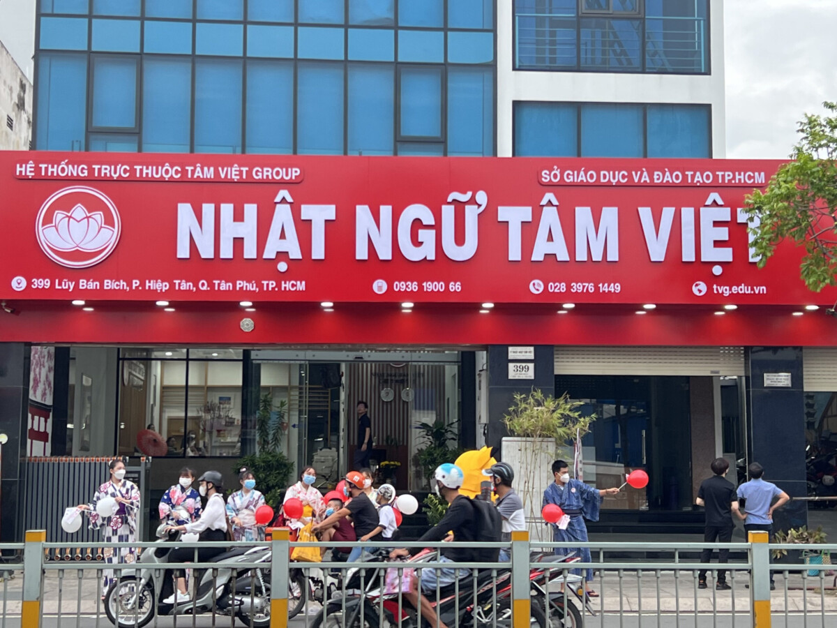 Sự kiện hoạt náo tặng bong bóng kèm voucher tại Trung Tâm Nhật Ngữ Tâm Việt ngày 06/10 và 07/10 5 Sinh viên và phụ huynh tham gia sự kiện bong bóng Tâm Việt