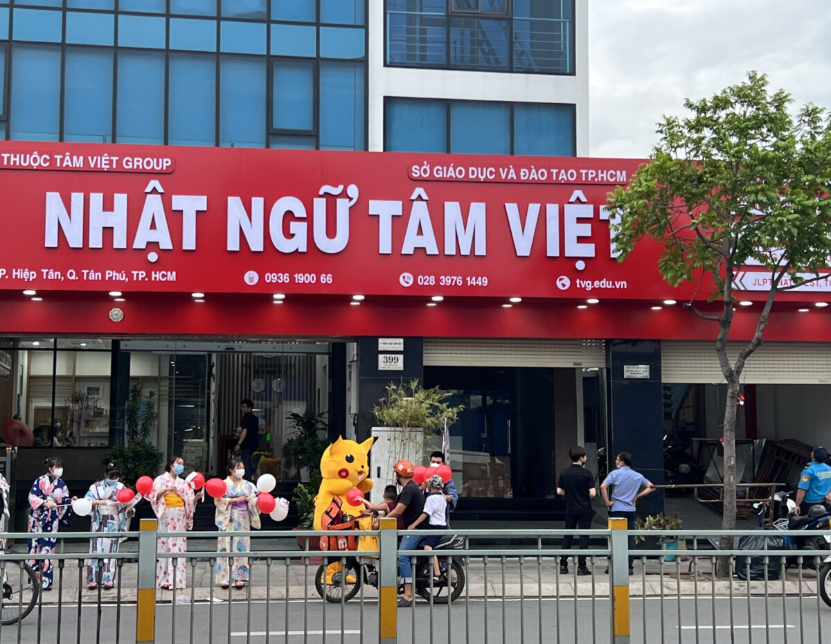 Sự kiện hoạt náo tặng bong bóng kèm voucher tại Trung Tâm Nhật Ngữ Tâm Việt ngày 06/10 và 07/10 6 Nụ cười hạnh phúc khi nhận quà bong bóng