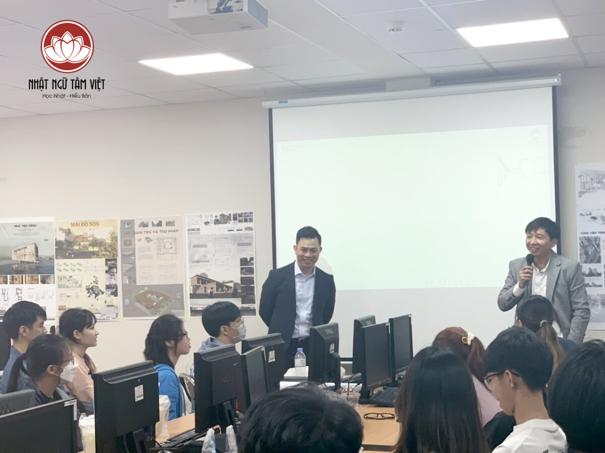 Ths.KTS Nguyễn Khiêm đại diện LaPerle dẫn dắt buổi giao lưu sinh viên kiến trúc