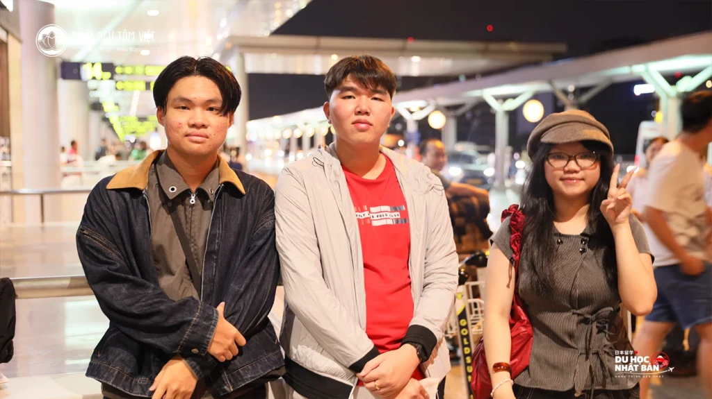 Ba chiếc vali, ba giấc mơ và một chuyến bay đến Osaka 4 Phương Thảo, Gia Phúc và Nhật Huy sẽ cùng học tại Kansai College of Business & Languages